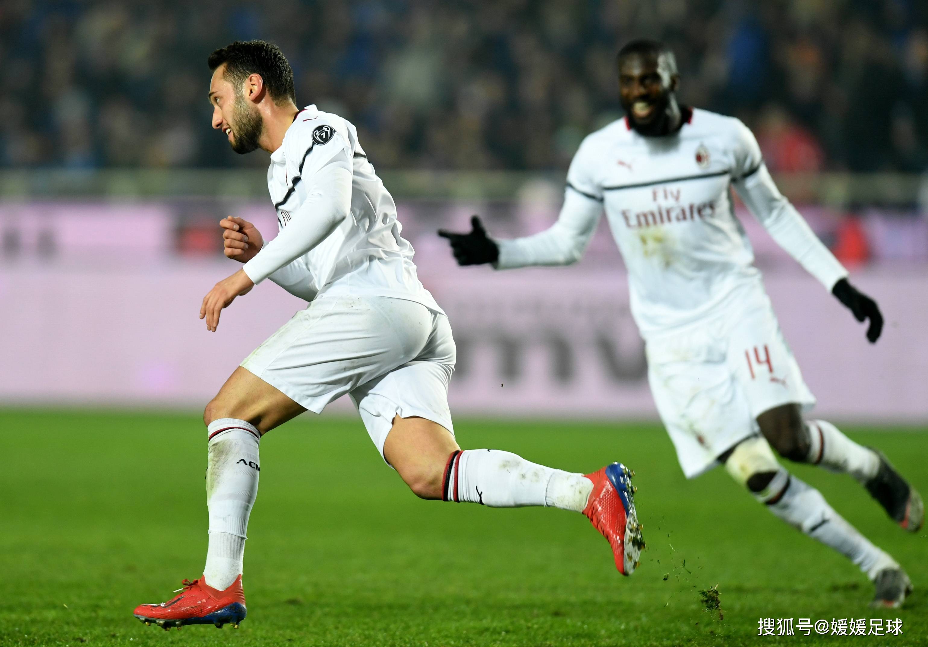 B体育体育登录入口-恩波利客场击败对手，AC米兰取得胜利