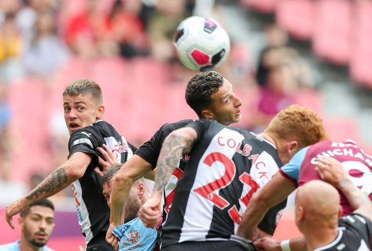 水晶宫客场轻取对手，锋线激爆进球壮举