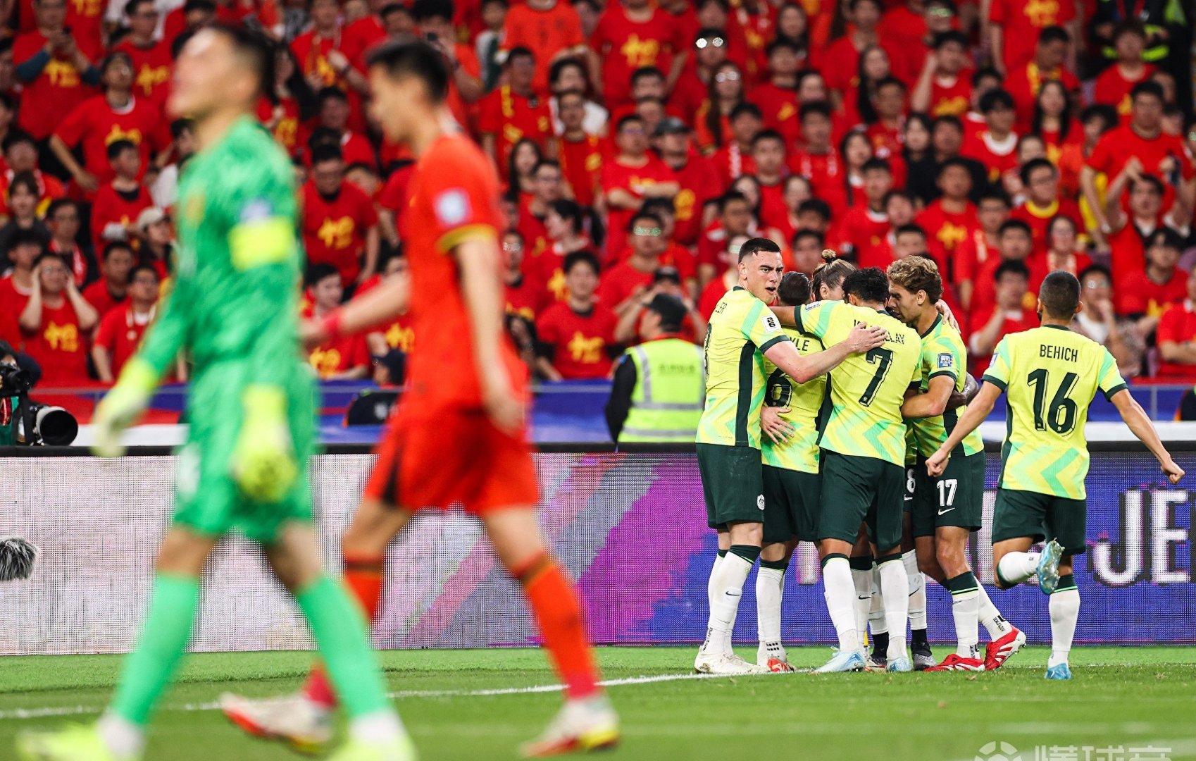 B体育体育官网app-关于亚洲足球赛事燃情开赛，球迷热情高涨的信息