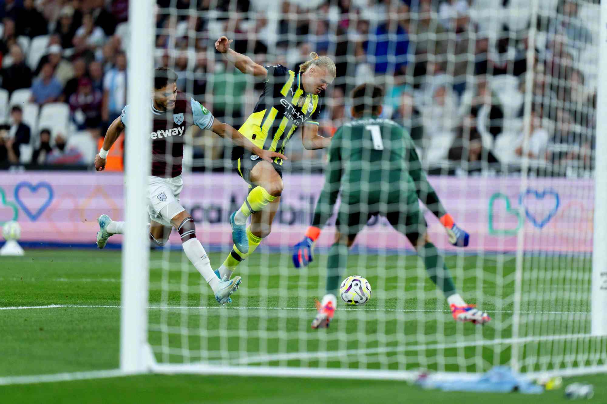 B体育体育网站-格列兹曼帽子戏法，巴塞罗那连胜收官的简单介绍