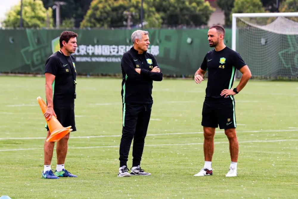 球队战术调整有突破，备战更具竞争力