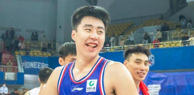 包含天津队新秀表现出色，队伍士气高涨的词条