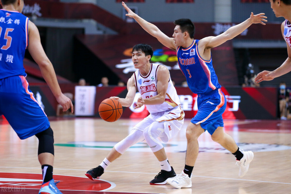 B体育体育地址-包含挑战赛场高潮迭起，胜负难料呈现多变局面的词条