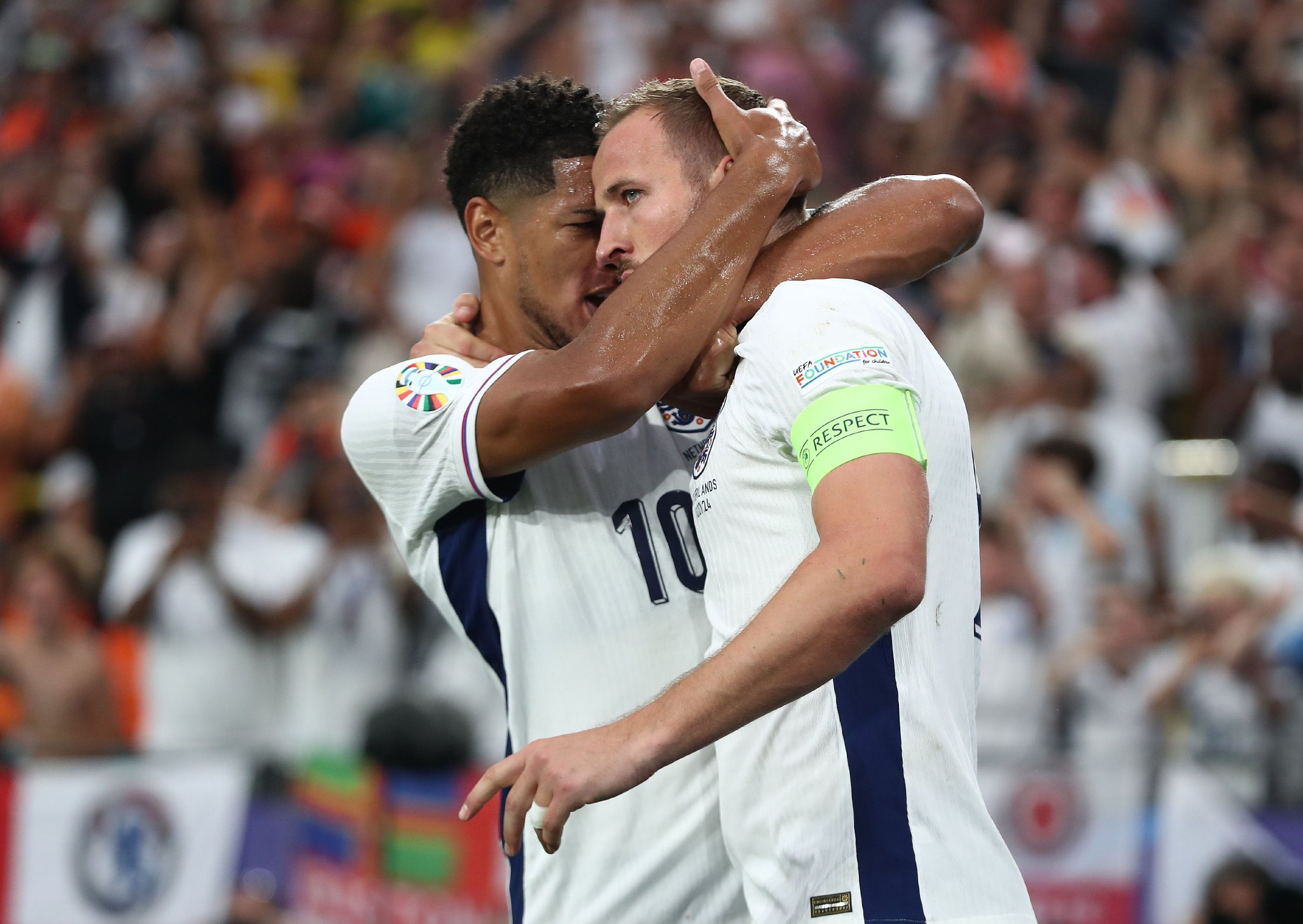 包含英格兰队力克对手,晋级名额稳固的词条 包含英格兰队力克对手,晋级名额稳固的词条