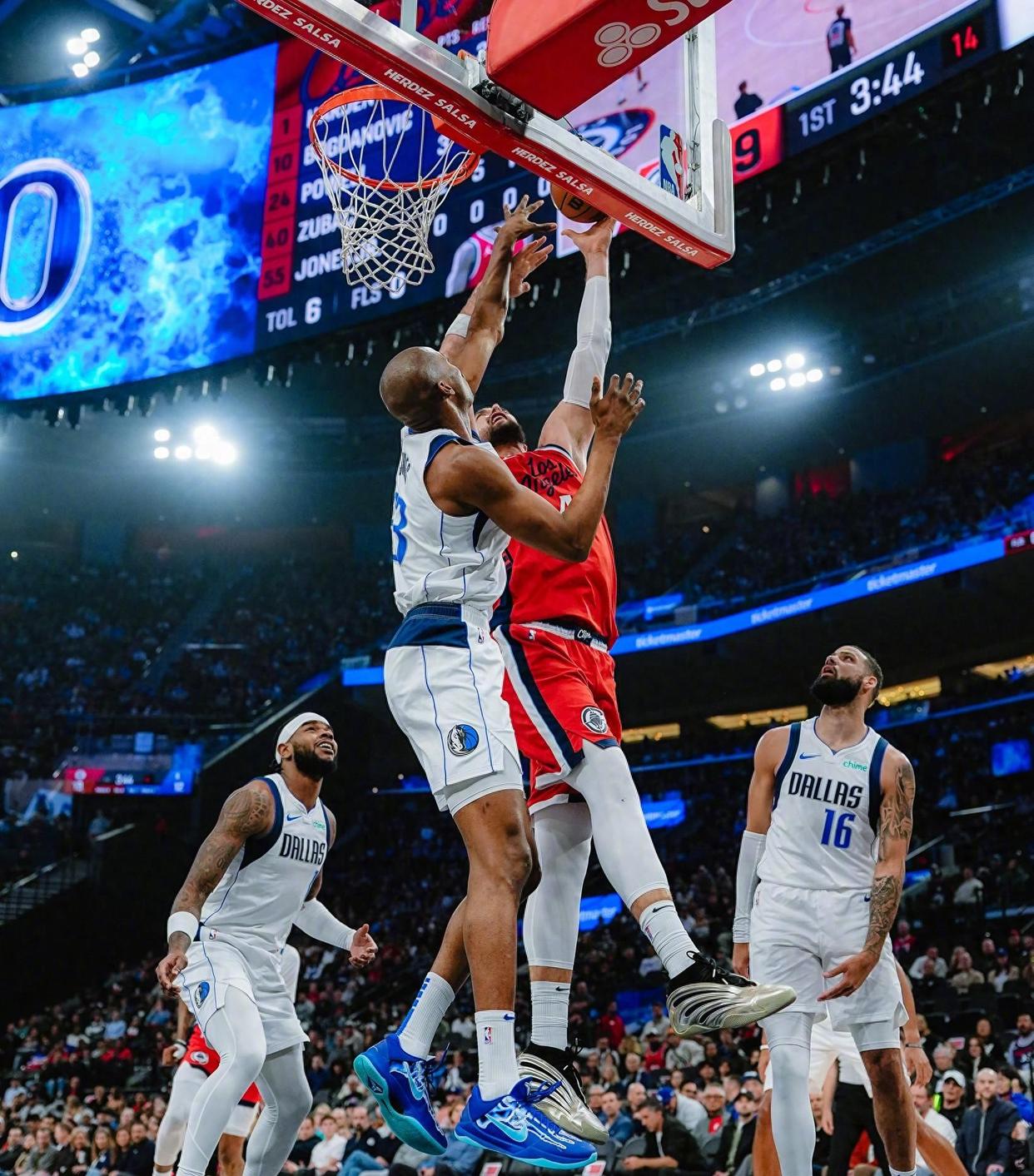 B体育体育登录-快船在主场力克独行侠，展现强大实力