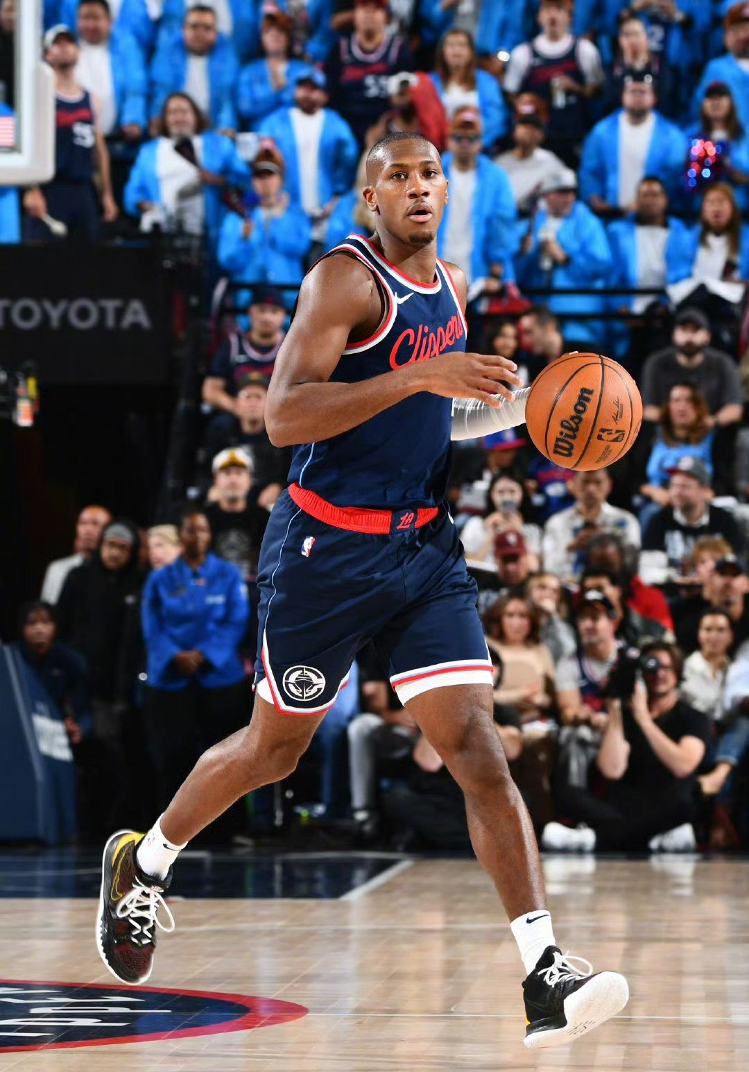 快船逆转骑士，保持良好状态